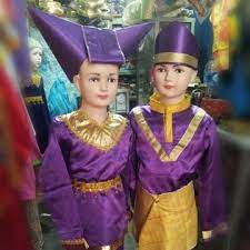 Matrilinealitas minangkabau dan budaya merantau via 1001indonesia.net. 12 Nama Pakaian Adat Sumatera Barat Dengan Fungsi Dan Penjelasannya Bukareview