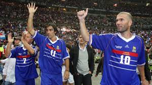 Les yeux dans les bleus est un film documentaire français réalisé en 1998 par stéphane meunier et la chaîne de télévision canal+ et produit par jérôme caza. Robert Pires Dernier Champion Du Monde 1998 En Activite Prend Sa Retraite Eurosport