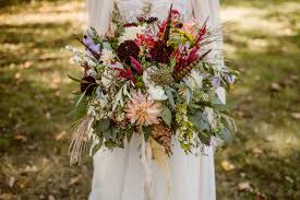 I absolutely love how organic, flowing and unique these bouquets with feathers are. 20 Gorgeous Bouquet Ideas For Your Wedding Destination Wedding Elopement Adventure Photographer