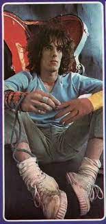 Check spelling or type a new query. Muy Joven Luciendo Las Clasicas Para La Epoca Zapatillas Flecha Luis Alberto Spinetta Rock Roll Fotos De Banda