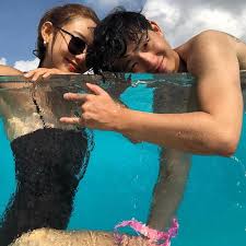 Image May Contain 2 People Swimming Outdoor And Water Fotografi Teman Fotografi Pasangan Foto Teman