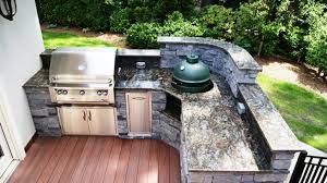 The outdoor kitchen design selects the big green egg beside the stove that lies next to the sink unit. Home Living Blog Outdoor Kitchen Designs With Big Green Egg