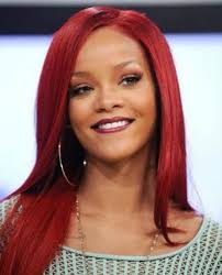 Esmerler Icin Rihanna Sac Rengi Ve Modelleri Kizil Sac Rengi Uzun Sac Sac Dalgalari