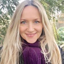 Sharon Dowse's Instagram, Twitter & Facebook