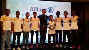 Tun datuk seri utama dr. Allianz From Left To Right Afiq Asnawi Bin Azizi Nesathasan A L Vivegandran Wan Affandi Bin Wan Mohd Faizal Alif Emir B Ramlan With Zakri Khir Ceo Of Allianz General Wan