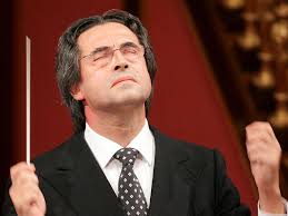 Riccardo muti ha diretto aida all' arena di verona nel centocinquantesimo anniversario dalla prima rappresentazione per l'apertura del canale di suez. Riccardo Muti Shock Mi Sono Stancato Della Vita Preferisco Togliermi Di