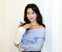 殷 離 (蛛 兒) 原音: è¯åƒæ¶µ