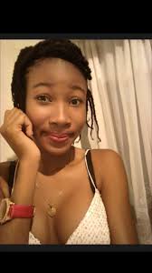 Ti medam 15 a 20 an anviwon yo sa ve di li ka mwens et plis ,sa pral depan  de nivo pansew😢😢 èske nou te konnen laj sa yo se laj vi