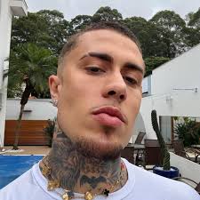 MC Daniel teme "mau-olhado" após porta e cordão de ouro quebrarem sozinhos 