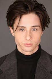 What the kids who played the young versions of the gang in "It's a Very  Sunny Christmas" look like grown up : r/IASIP