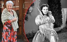 She was married to karel höger, who she starred with in the 1949 film a dead man among the living, but they were already divorced by the time of his death in 1977. Herecka Prochazkova 90 Po Filmu Lida Baarova Mesice Plne Stradani Kdo Ji Zachrani Ahaonline Cz