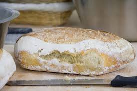 E' sufficiente scegliere il programma della macchina per il pane che provvede a mescolarli assieme nella giusta proporzione, farne un impasto, lasciare fermentare e cuocere. Ricetta Pane Fatto In Casa Con Lievito Madre Gnambox Com