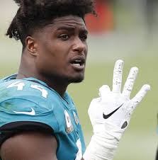 What Pros Wear: Myles Jack's Riddell Speed Helmet