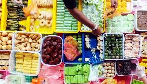 Saya hanya membeli nasi kerabu dan ikan bakar sahaja untuk diri sendiri. Popular Bazaar Ramadhan Foods And Drinks In Malaysia 2018