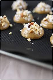 Chouquettes Au Cafe Et Eclats De Noisettes Grillees Recette Alimentation Gateaux Et Desserts Repas Sans Cuisson
