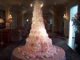 The cake was topped off with 1,000 sugar roses, calla lilies, and orchids. 10 Extremely Expensive And Incredible Wedding Cakes