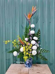 Warna bunganya juga sangat cantik, ada yang berwana merah, ungu, merah muda, putih dan lain sebagainya. 100 Ide Rangkaian Bunga Altar Di 2021 Rangkaian Bunga Altar Bunga