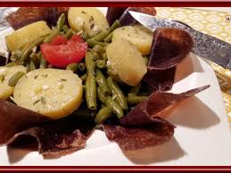 Decouvrez La Recette Salade De Haricots Verts A La Viande De Grison Sur Cuisineactuelle Fr Salade Haricot Salade Haricots Verts Viande De Grison
