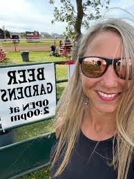 Roxanne Field's Instagram, Twitter & Facebook