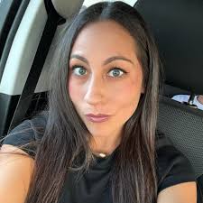 Any lash artist doing any promos right now for full sets not wanting to  spend an arm and a leg to get and keep my lashes done!