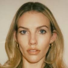 Beth Morin's Instagram, Twitter & Facebook