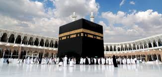 الحمد لله الكبير المتعال؛ دلَّ خلقُه على عظمته وكبريائه، وبرهن عطاؤه وإمهالُه على حلمه وعفوه ورحمته ﴿ ذَلِكَ وأيام التشريق من الأعياد، بل هي متصلة بالعيد الكبير عيد النحر، وقد جاء في حديث عُقْبَةَ بن عَامِرٍ رضي الله عنه قال: Ø³Ù†Ù† Ø¹ÙŠØ¯ Ø§Ù„Ø£Ø¶Ø­Ù‰ Ø³Ø·ÙˆØ±
