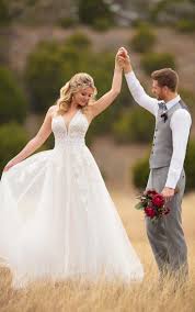 Mit Freundlicher Genehmigung Von Essense Of Australia Brautkleider Herbst 2018 Collection Hochzeitskleid Essense Of Australia Wedding Dresses Boho Wedding Dress Fall Wedding Dresses