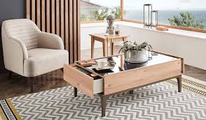 pin op houten decoratie