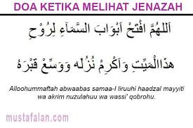 Dalam doa bacaan shalat jenazah setelah takbir keempat ini, bila jenazahnya perempuan ada yang berpendapat untuk merubah kata ganti hu menjadi ha. Doa Ketika Melihat Jenazah Mayit Lewat Mustafalan