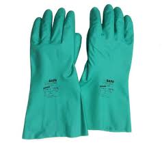 In this blog, we'll explore what makes these gloves different from each other, as well as offer guidance into which environments each type is best suited for. Nitrile Gloves Buizenspuiten