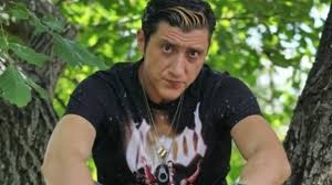 În fiecare marți, miercuri și joi, telespectatorii vor avea parte de o porție zdravănă de. Costi Dita Din Las Fierbinti Si Pe Bune E Sarbatoritul Zilei De 27 Februarie Exclusiv