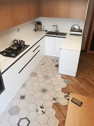 30 Layouts Perfect For Your Small Kitchen Area Kitchenplannerikea Kitchenhood Kitchen Carrelage Mural Cuisine Idee Amenagement Cuisine Carrelage Cuisine Sol