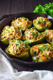 Poivrons Farcis A La Dinde Hachee En 2020 Dinde Hachee Poivrons Verts Farcis Poivrons Farcis