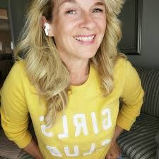 Candace Sampson's Instagram, Twitter & Facebook