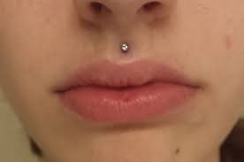 Piercing Medusa En Labio Superior No Te Lo Hagas Nunca Porque Hagas Labio Medusa Nun In 2020 Face Piercings Cute Piercings Medusa Piercing
