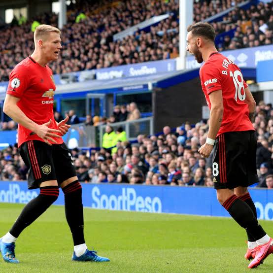 Man United captain Bruno Fernandes shares telling message after classy Scott  McTominay gesture - Manchester Evening News