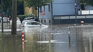 Falls es aufgrund der aktuellen wettersituation erforderlich ist, werden sie auch öfter aktualisiert. Uberflutete Strassen Und Keller Unwetter Ziehen Uber Nrw The Weather Channel Artikel Von The Weather Channel Weather Com