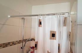 Mit einer duschwand für die badewanne können sie ganz nach belieben duschen oder baden. Duschstange Ohne Bohren Anbringen Anleitung Und Tipps