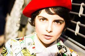 Într un interviu acordat revistei elle raluca a povestit despre stilul pe care îl avea mărturisind care era cuvântul pe care nu îl plăcea să îl folosească. Stilista Raluca RoÈ™u S A Aruncat De La Etajul 6 De Ce BoalÄƒ Suferea