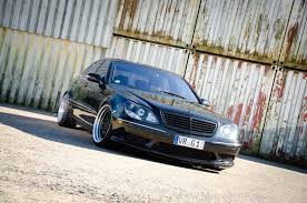 Mercedes S500 Breitbau Mit Tiefenwirkung Der W220 Macht Sich Auf Der Strasse Schon Breit Fotostrecke Mercedes Fans Das Magaz Mercedes Mercedes Benz Benz