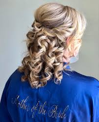 Women with curly hair have a unique allure that marvelously combines playfulness with. 30 Gorgeous Mother Of The Bride Hairstyles For 2021 Hair Adviser