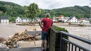Stadtbrandrat dittlmann bezeichnet das derzeitige hochwasser als große unbekannte, da man nicht wisse, wie stark die zweite. Zdfb5kana Vjom