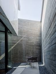 555 s barrington ave los angeles, ca 90049. Eric Rosen Embeds Asymmetrical House Into Los Angeles Hillside