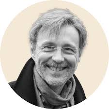 Millennial Woman Due To Have First Baby—Then Her Dad's Texts Start Arriving 