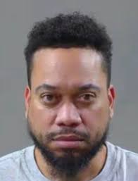 Hombre atropella a su ex novia dejándola inconsciente en el estacionamiento  del motel Wayne New Jersey Wayne Paterson New Jersey.- Un hombre de  residente en Paterson está acusado de romper el parabrisas