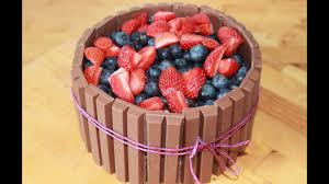 Ein thermomix ® rezept aus der kategorie backen süß auf www.rezeptwelt.de, der thermomix ® community. Schoko Kitkat Torte Mit Fruchten Rezept Zum Selber Machen Kochnoob Youtube