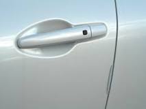 車のドアエッジに付きやすい傷の種類や原因、適切な対処法を解説 ...