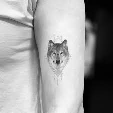 Small Wolf Head Tattoo Design Small Wolf Tattoo Wolf Tattoos For Women Geometric Wolf Tattoo