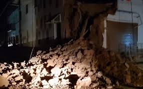 El temblor se registró a las 21:54 hora local (2:54 gmt del miércoles 23) y el epicentro se localizó a 33 kilómetros perú se ubica en la zona denominada cinturón de fuego del pacífico, donde se registra. Sismo En Peru Los Impactantes Videos Del Terremoto De 7 5