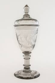 Rød støpejernsgryte fra christiania 1739. Pokal Med Lokk Nordenfjeldske Kunstindustrimuseum Digitaltmuseum